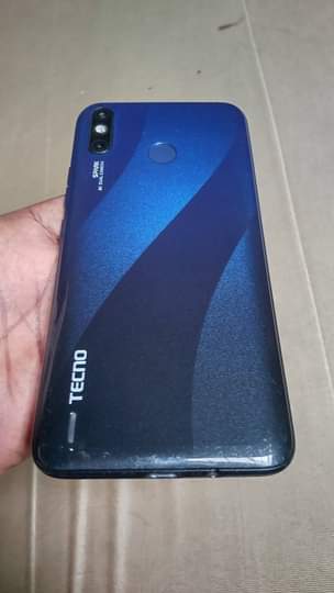 A picture of Tecno spark 4 hiyo hapo imenyooka haina kipengele gb 32