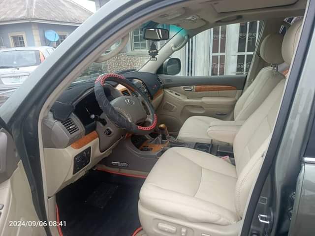 A picture of Belgium grade 2008 Lexus Gx470 with v6 engine Units silent