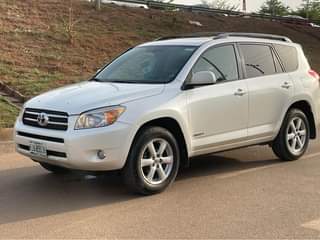 A picture of Rav4 2008