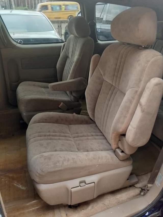 A picture of 2002 Toyota sienna
