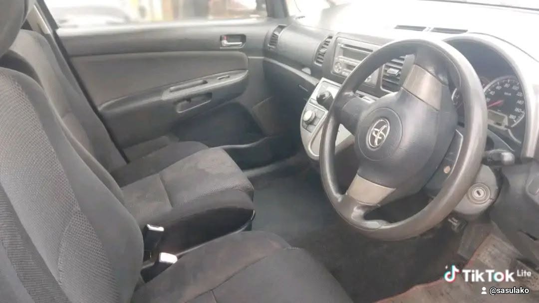 A picture of Toyota wish2007 model