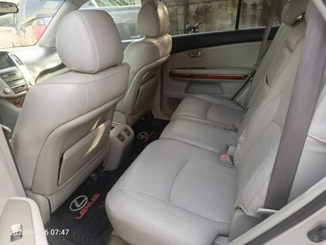 A picture of Dealer market lexus Rx350 in 330 body