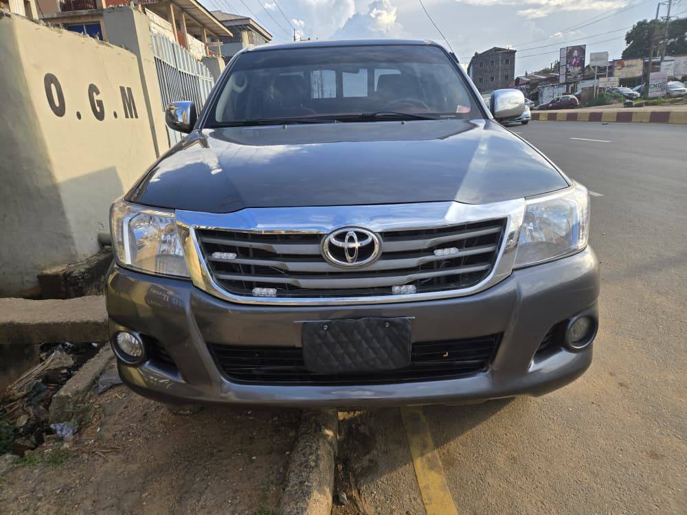 A picture of Toyota hillux 2014