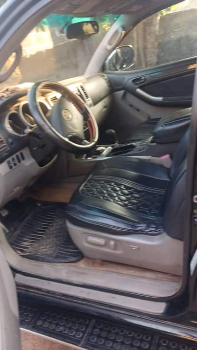 A picture of 4runner 2006 model Ac gear and engine good