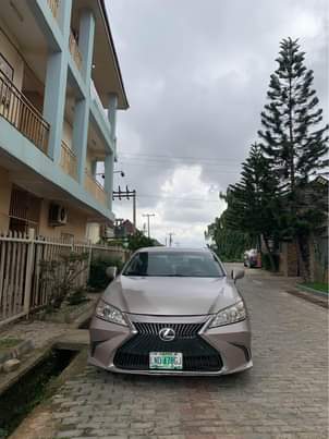 A picture of Lexus Es350