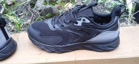 A picture of Am selling these shoes the black anta is size 41
