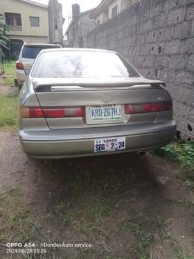 A picture of Camry tiny light everything working perfectly AC working Owner need