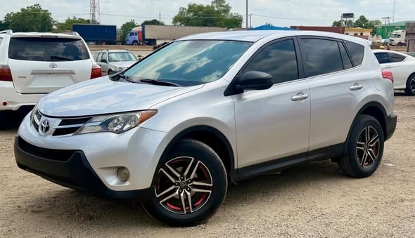 A picture of 2014 Toyota RAV4 tokumbo standard