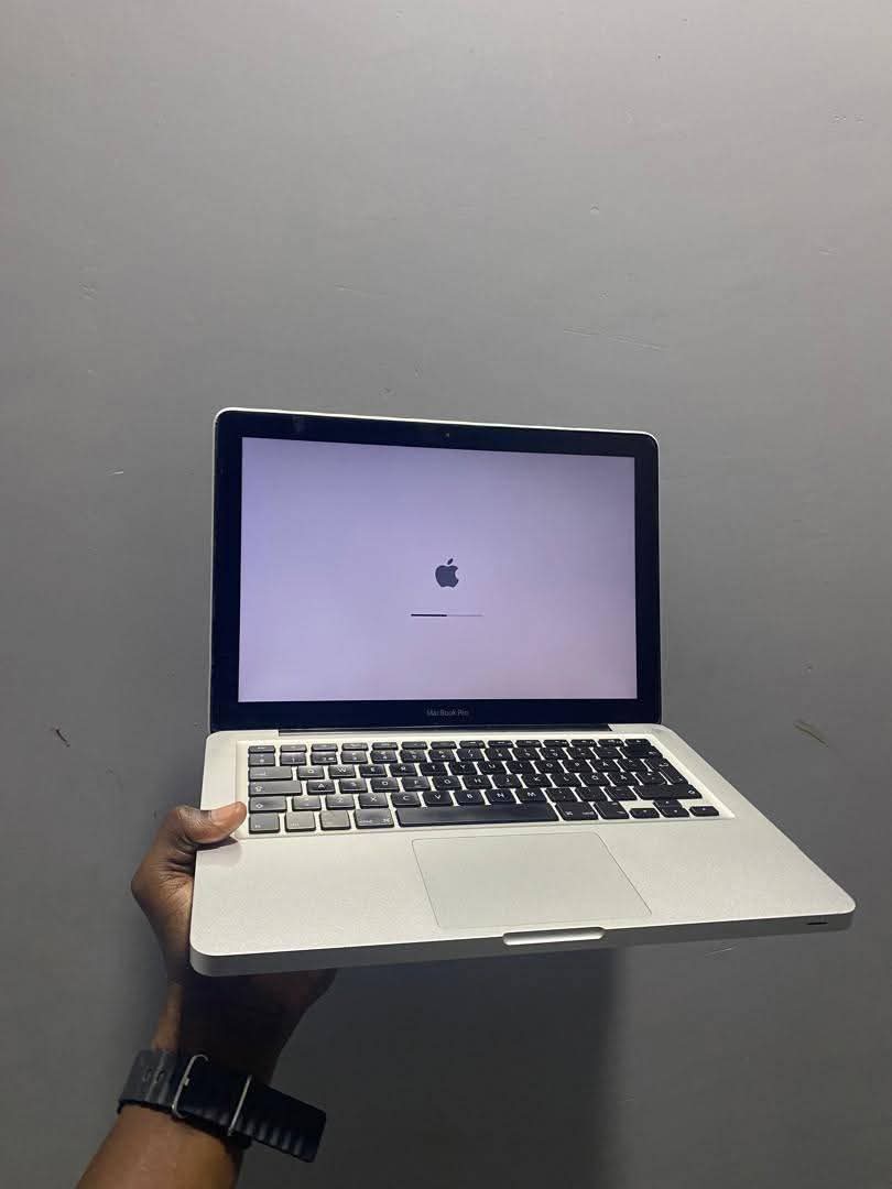 A picture of MACBOOK PRO 2011