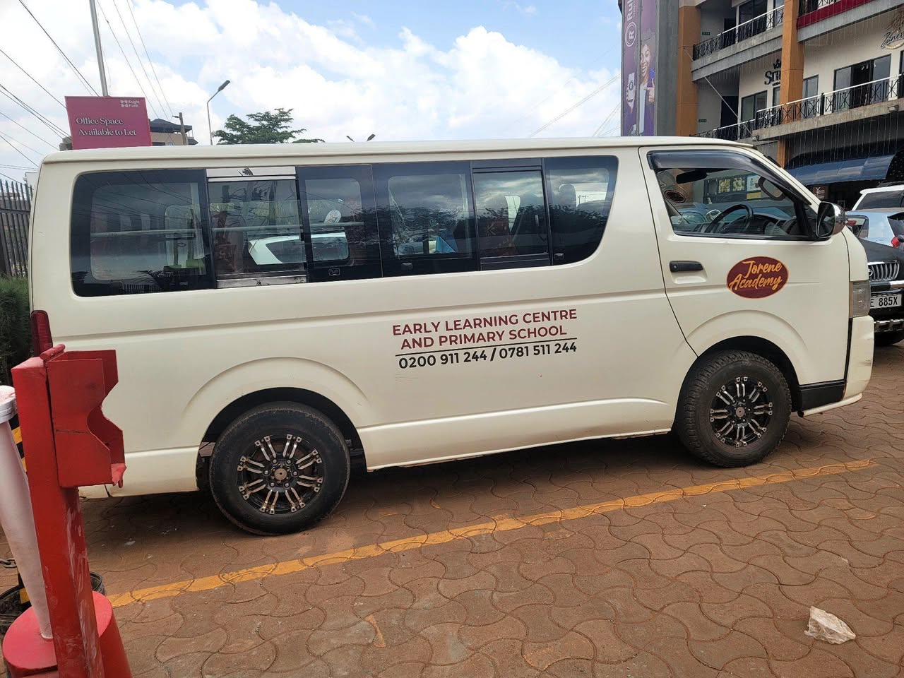 A picture of Toyota HIACE 2011