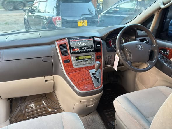 A picture of TOYOTA ALPHARD DY