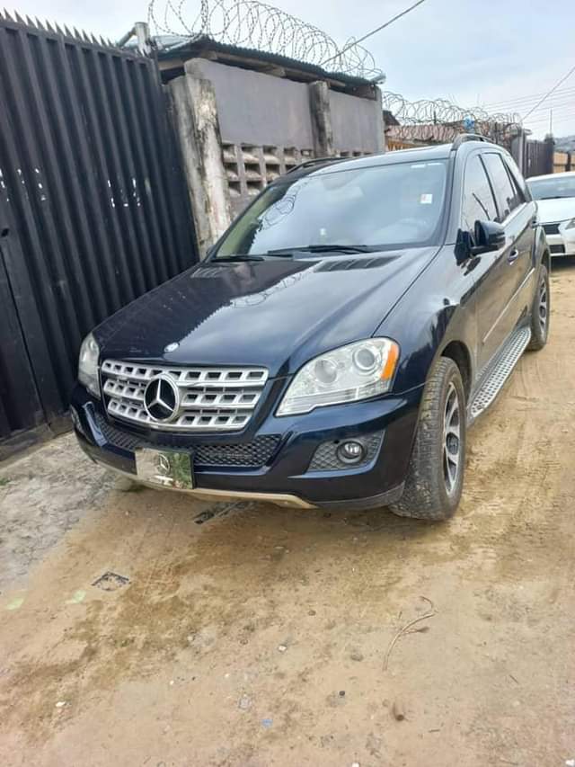 A picture of Mercedes ML 350 2011