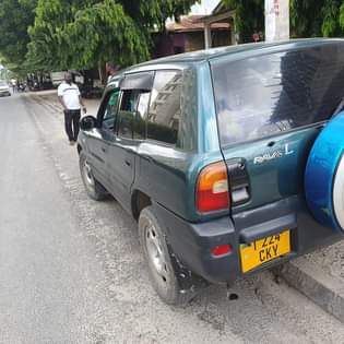 A picture of Toyota rav4 old