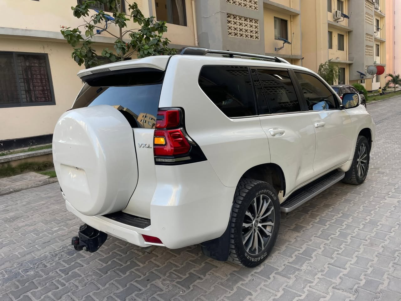 A picture of 2022 Toyota prado