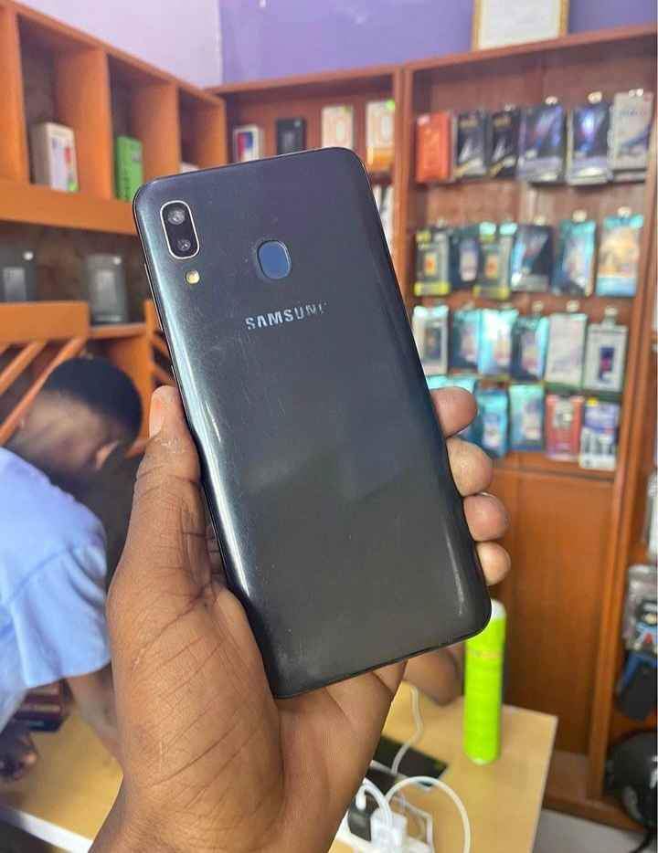 A picture of Samsung A20____Safi na Halali