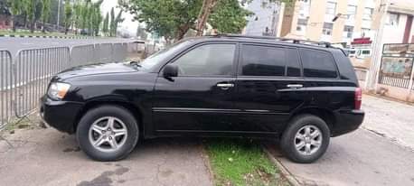 A picture of 2004 TOYOTA HIGHLANDER