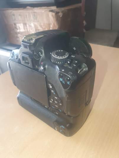 A picture of D650 na grip yake njoo na 650k