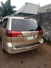 A picture of Toyota sienna