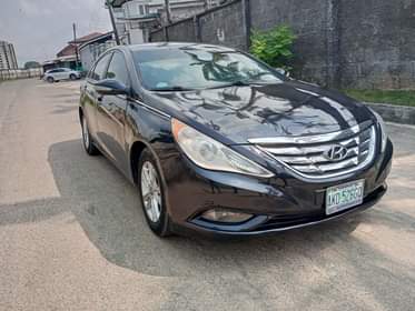 A picture of Hyundai sonata 2012 model Direct contact with owner First body