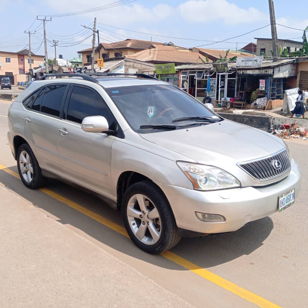 A picture of Lexus Rx350 2007 model full option registered