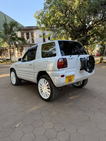 A picture of TOYOTA RAV4