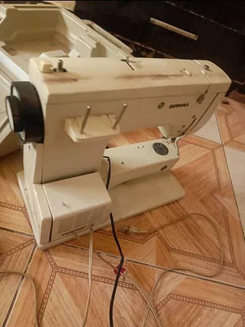 A picture of Electric sewing machine