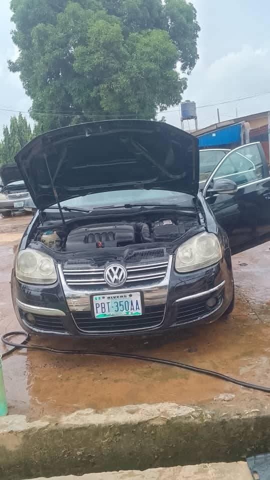 A picture of 2008 Money is needed Volkswagen fsi 1.6 engine