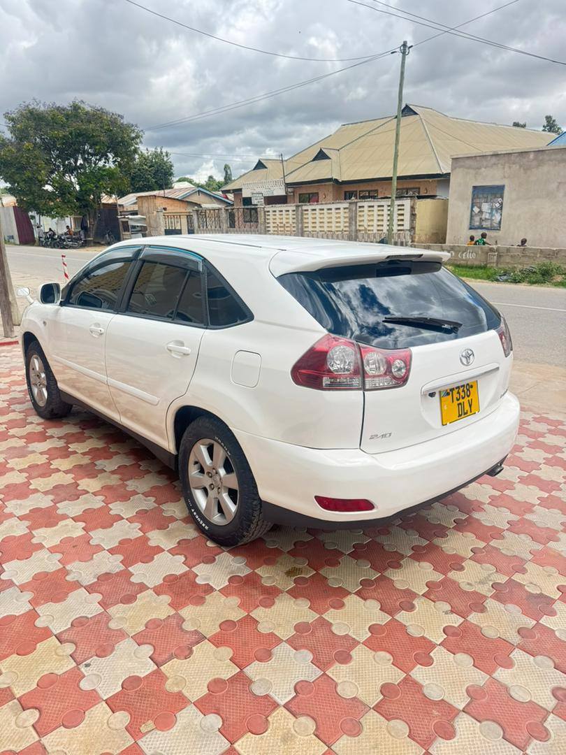 A picture of TOYOTA HARRIER FOR SALE 0676757924