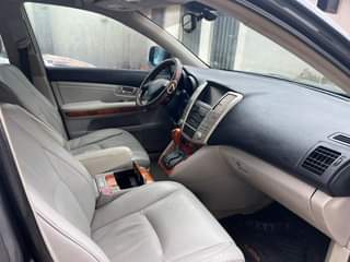 A picture of REGISTERED first body Rx330 2006 PRICE 8 7M Not negotiable
