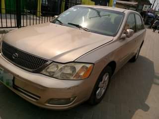 A picture of Toyota Avalon 01