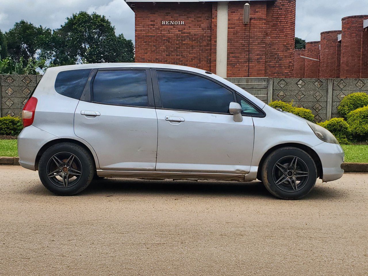 A picture of Usd 4500 HONDA FIT OLD SHAPE NEW ENGINE NEW GEARBOX