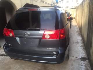 A picture of Toyota Sienna 2007