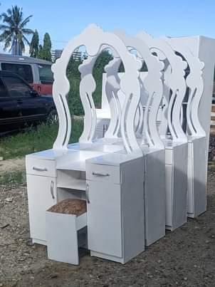 A picture of Nauza na kutengeneza furniture Aina zote Chagua nikuletee ulipo 0684780098