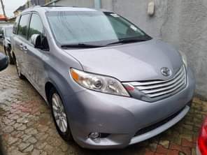 A picture of Toyota Sienna With Panoramic Roof 3 5L V6 Engine Thumb