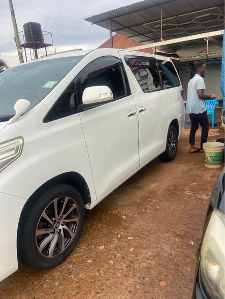 A picture of Toyota alphard 2012