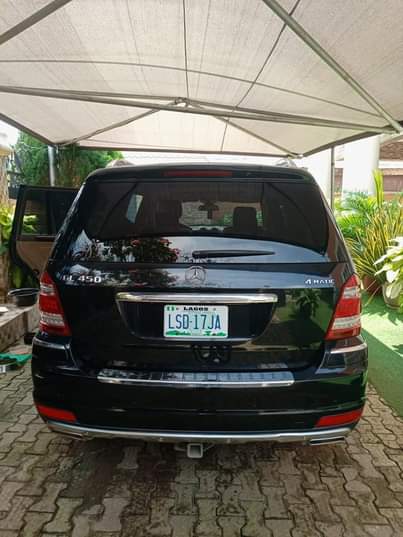 A picture of Mercedes Benz. GL 450 2011 model