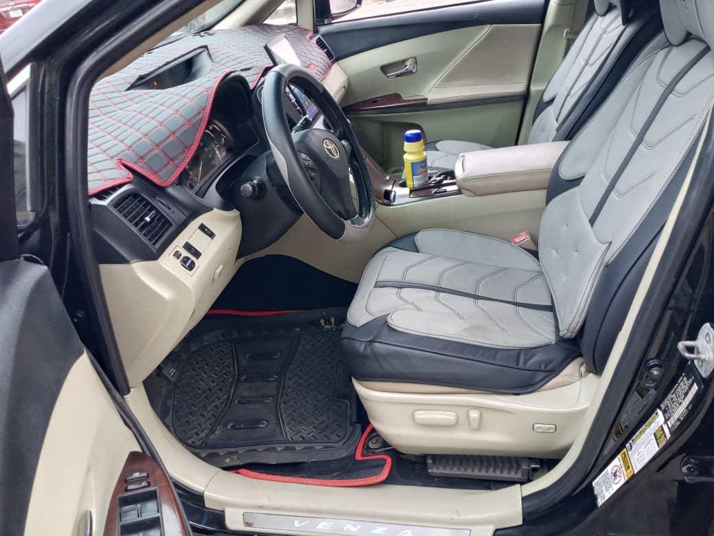 A picture of 2010 TOYOTA VENZA