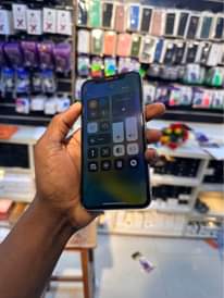 A picture of Iphone x gb64 clean