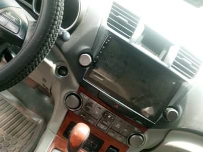 A picture of Clean Reg Toyota Highlander 2008 model limited edition comes with
