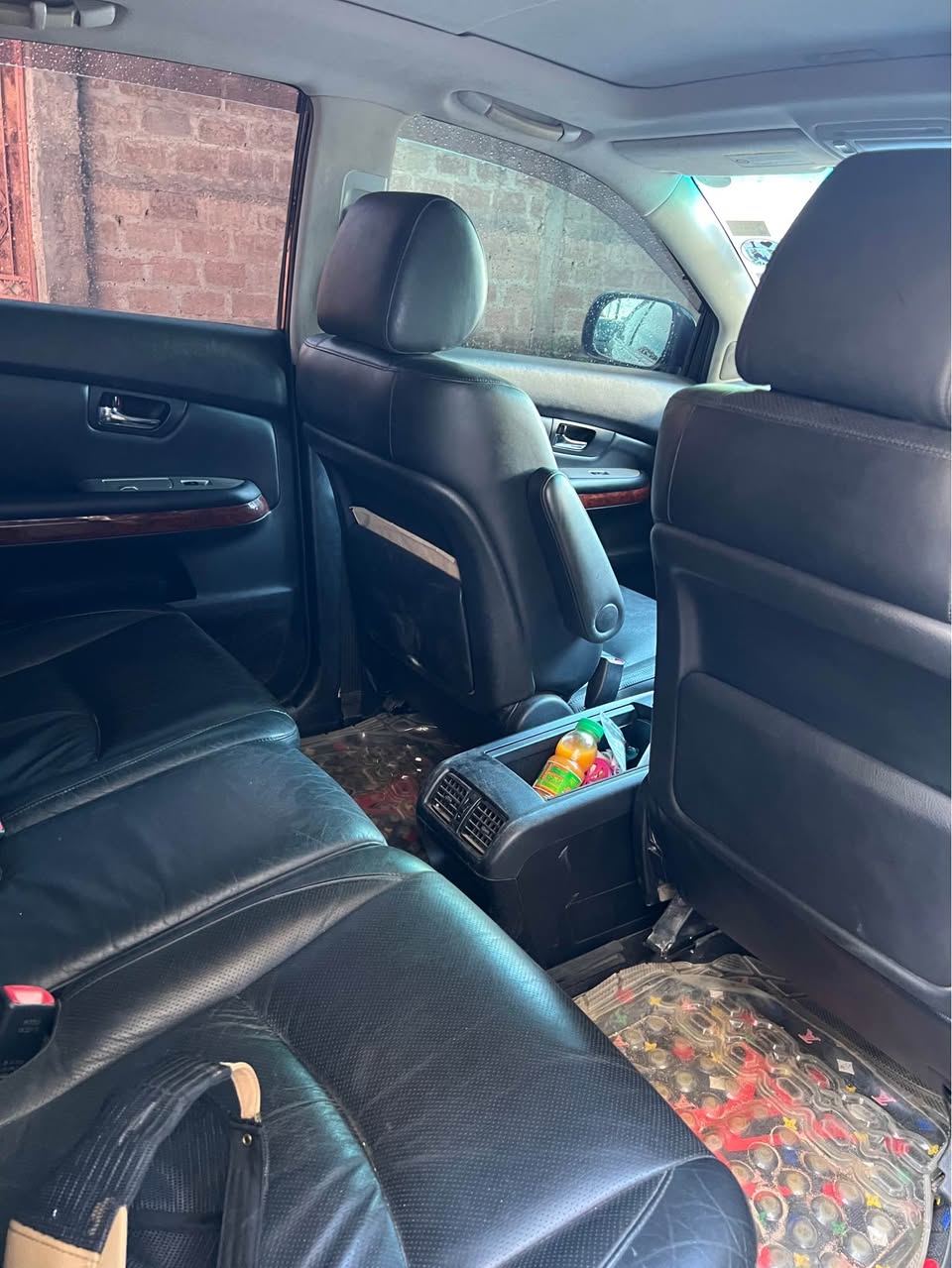 A picture of TOYOTA HARRIER MODEL 2010