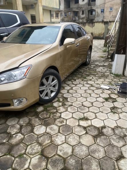 A picture of Clean Sharp 2007 Es350 face lifted to 2012