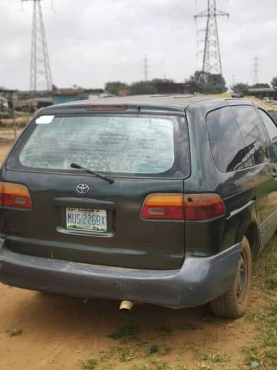 A picture of Toyota sienna Engine 100 Gear 100 Fix no battery Going