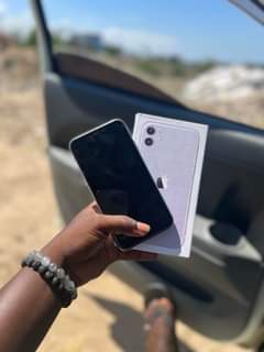 A picture of IPHONE 11 GB64 FACE TT BH SERVICE IPO NA BOX