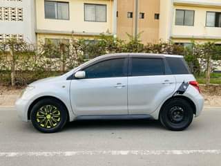 A picture of TOYOTA IST