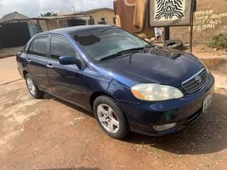 A picture of TOYOTA COROLLA 2005