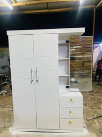 A picture of Nauza na kununua vitu used km vitanda magodoro sofa dinning