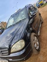 A picture of ML 320 Benz