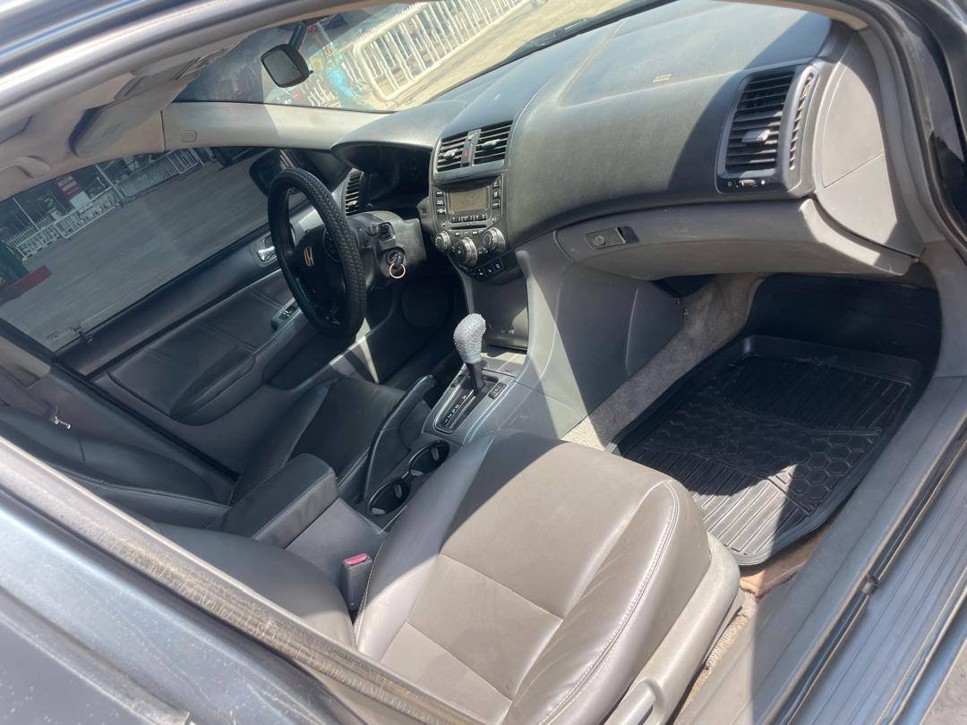 A picture of Clean 2007 Honda Accord DC with sound engine and gear