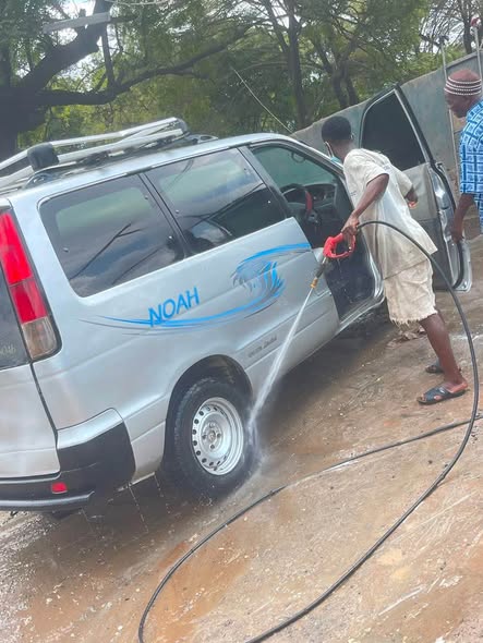 A picture of Toyota Noah sr40 for sale BEI 7 8M0753322015