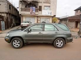 A picture of Lexus 300